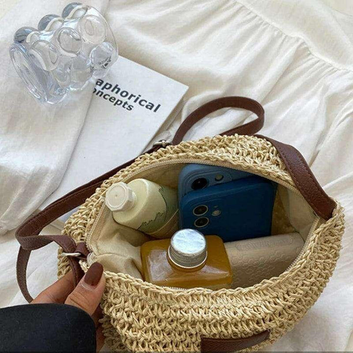 תיק צד קש בעיצוב בוהמייני עם רצועת עור