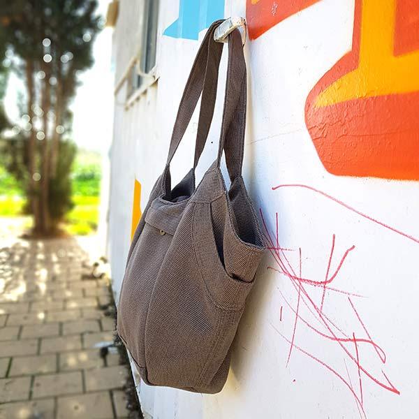 Women's side bags: a fashionable item for every purpose