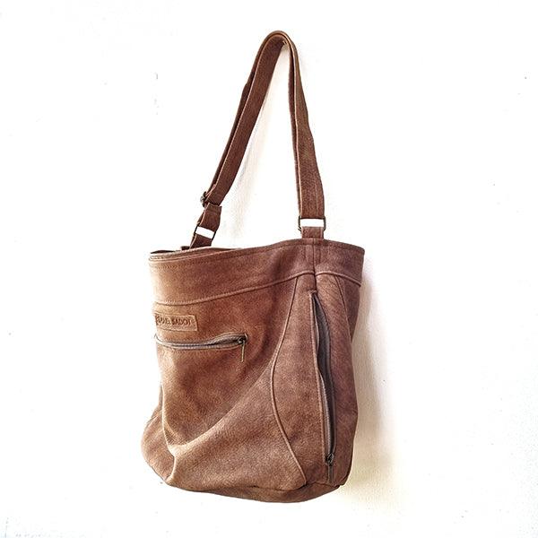 Large leather bag for women: luxury, comfort and style in every bag