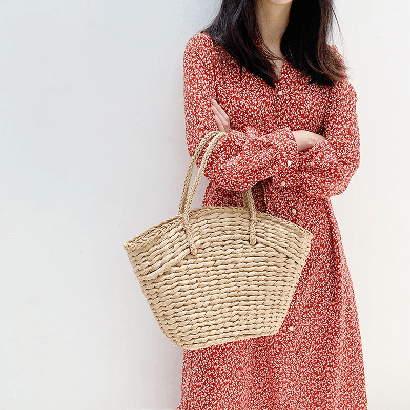 The natural charm of straw bags: elegance and style for summer