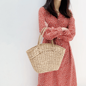 The natural charm of straw bags: elegance and style for summer