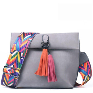 Designer canvas bags for women: uncompromising style and practicality