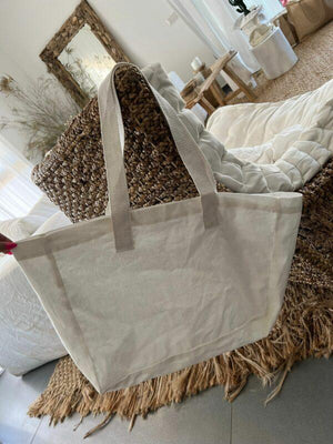 Simple canvas bags: a fashionable, light and green solution for everyday use