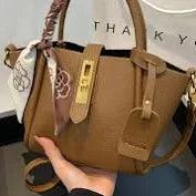 טרנדים חמים בעולם התיקים לנשים לשנת 2024: איך להיות תמיד באופנה