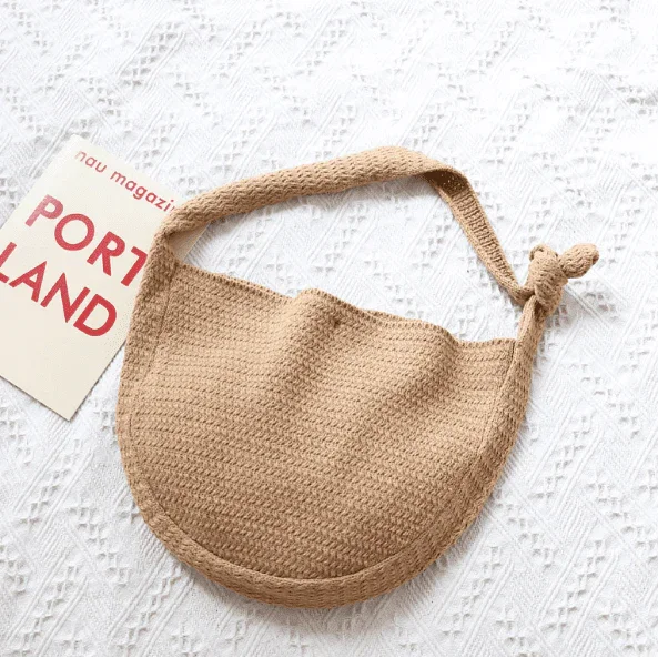 Knitted shoulder bag for women in a natural design