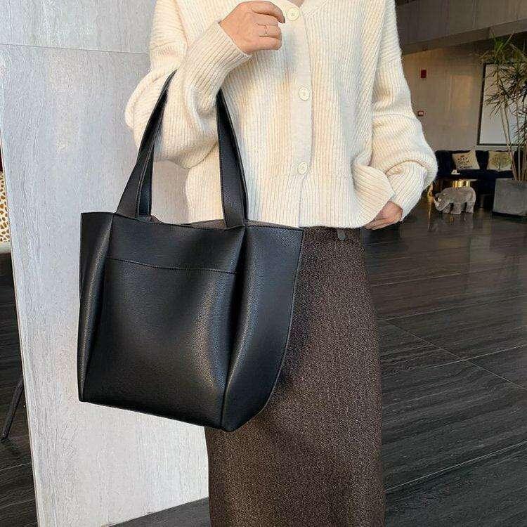Spacious tote bag in a classic design