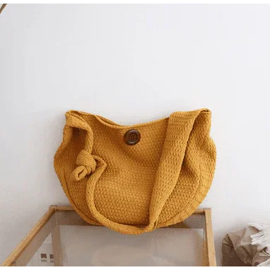 Knitted shoulder bag for women in a natural design