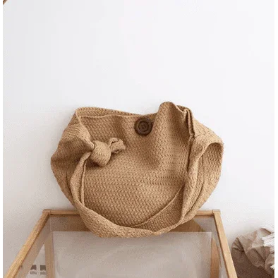 Knitted shoulder bag for women in a natural design