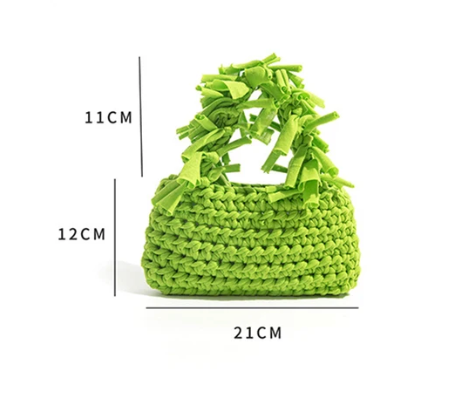 Trendy knitted bag with messy threads 