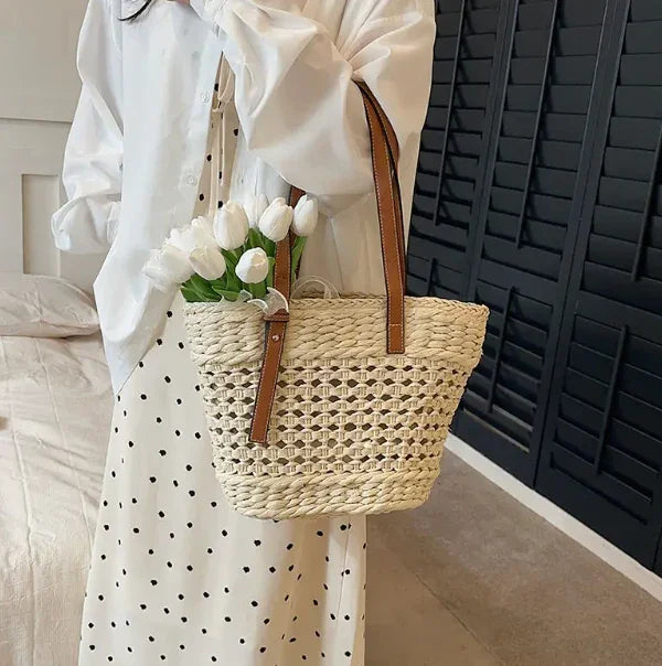 תיק קש קלוע עם ידית סינטטית