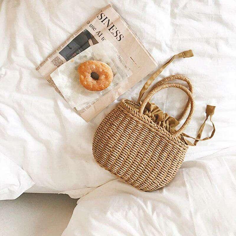 תיק קש לכתף אופנתי: הסטייל שמדבר בעד עצמו