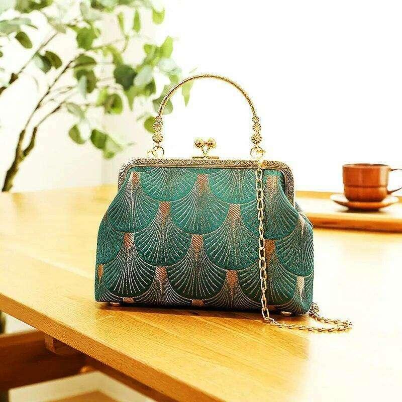 תיקי ערב יוקרתיים לנשים בעיצוב אמנותי