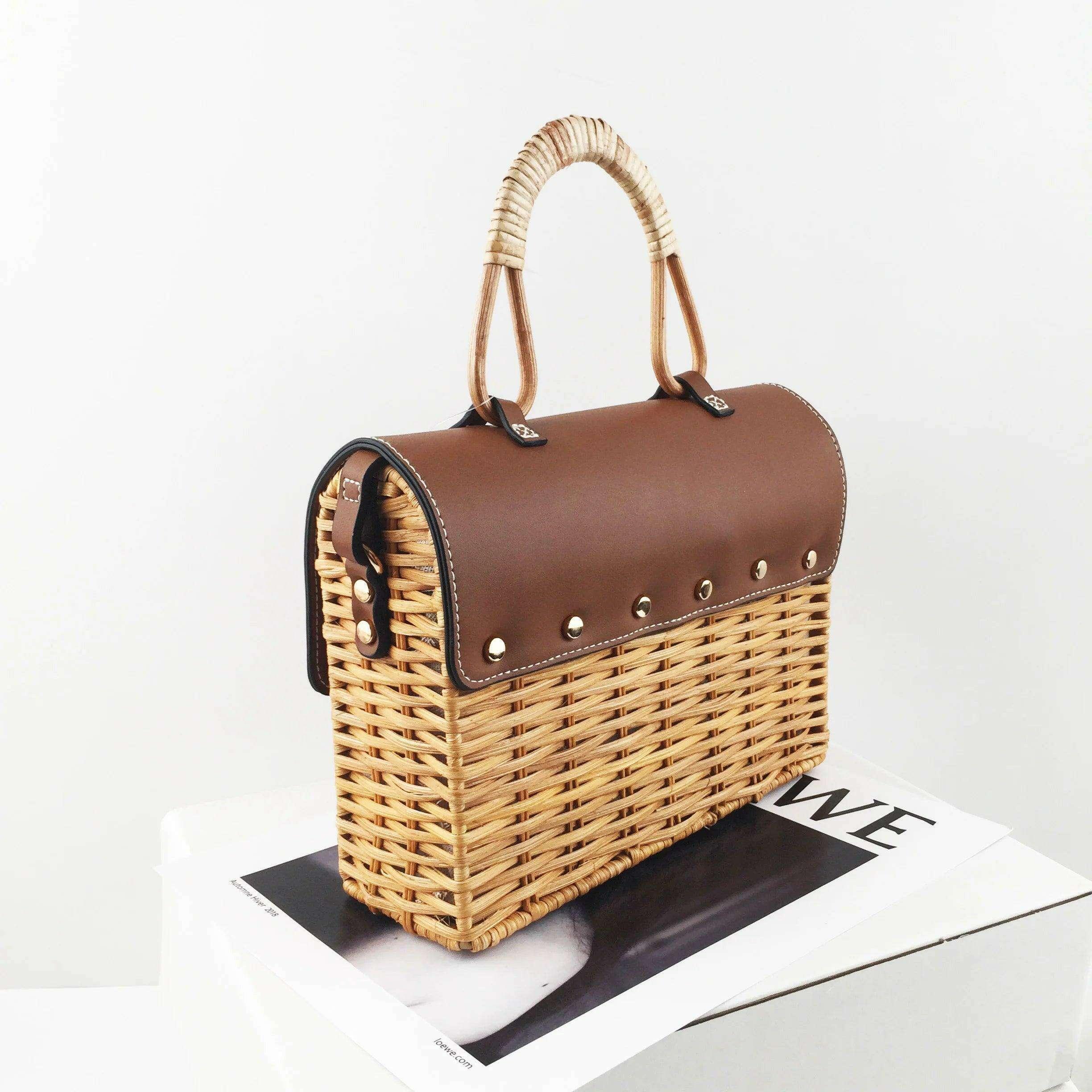 תיק קש עם מכסה עור סינטטי