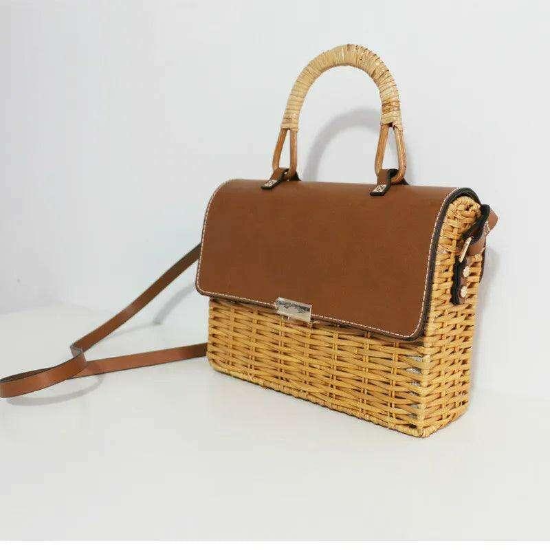 תיק קש עם מכסה עור סינטטי