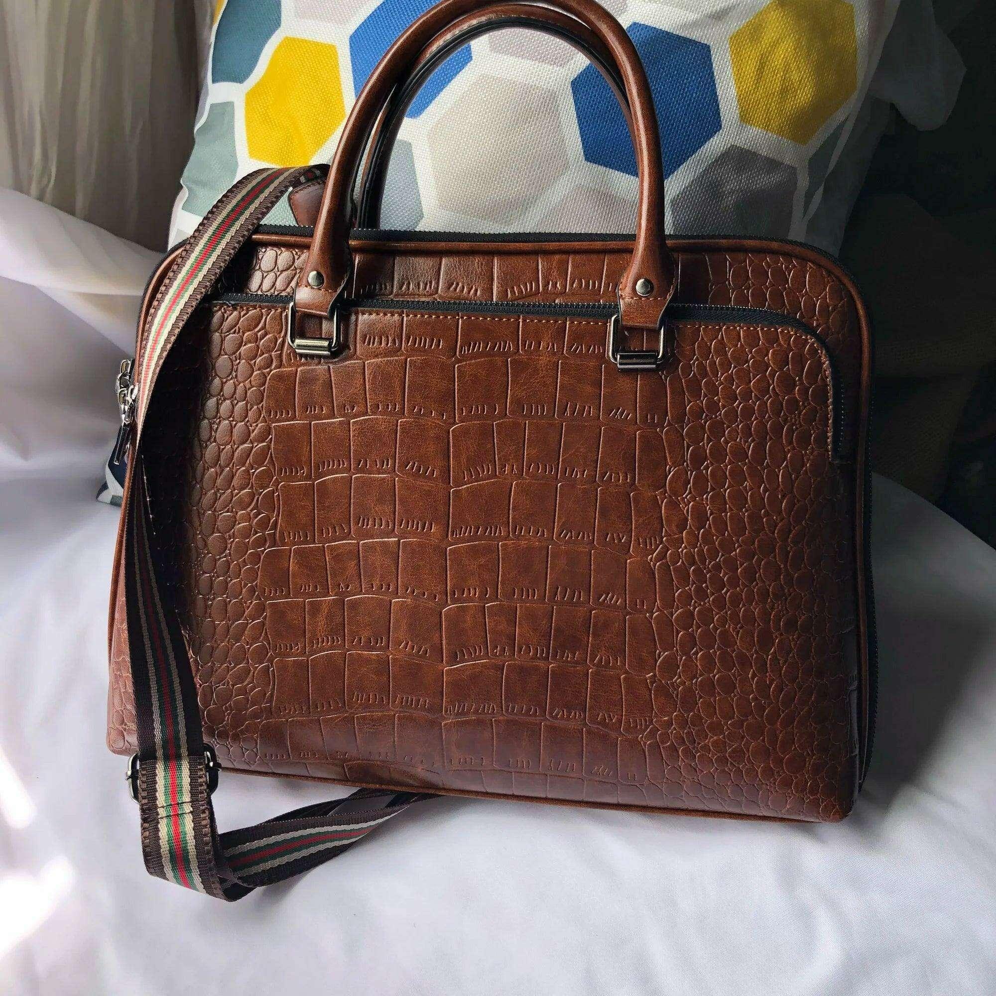 Crocodile-effect leather handbag for women - a combination of elegance and functionality