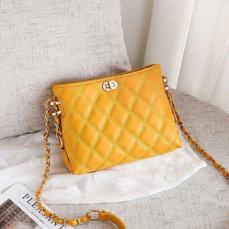 Fashionable shoulder bag for women