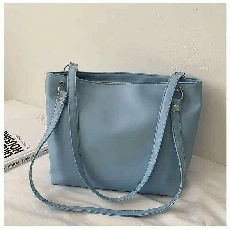 A women's side bag with a luxurious and modern design