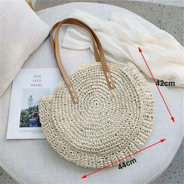 Round straw bag for women – perfect summer style