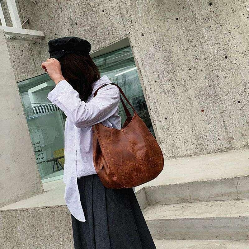 תיק צד מעור טבעי לנשים – שילוב של נוחות ואלגנטיות