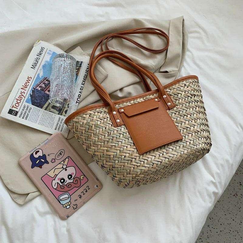 תיק קש מעוצב לנשים עם נגיעות עור