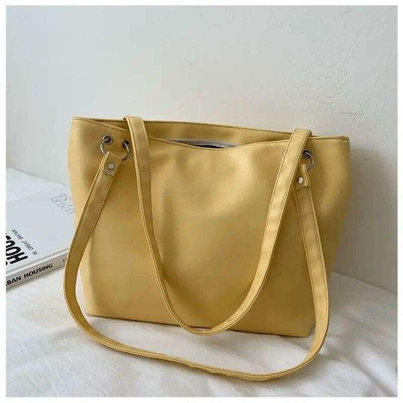 A women's side bag with a luxurious and modern design