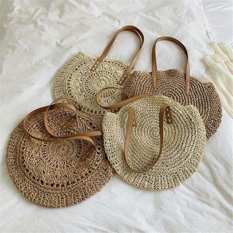 Round straw bag for women – perfect summer style