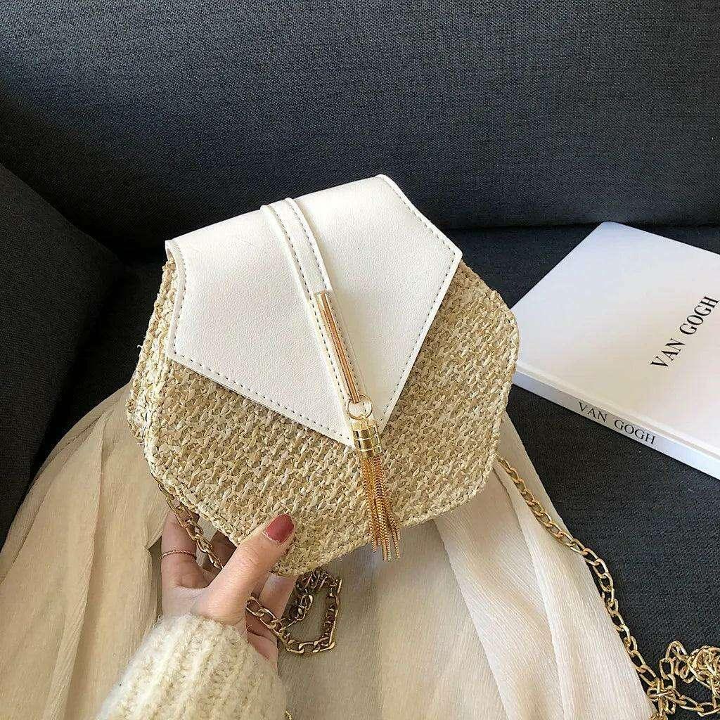 תיק ערב יוקרתי לנשים בעיצוב קש ופרטים מודרניים