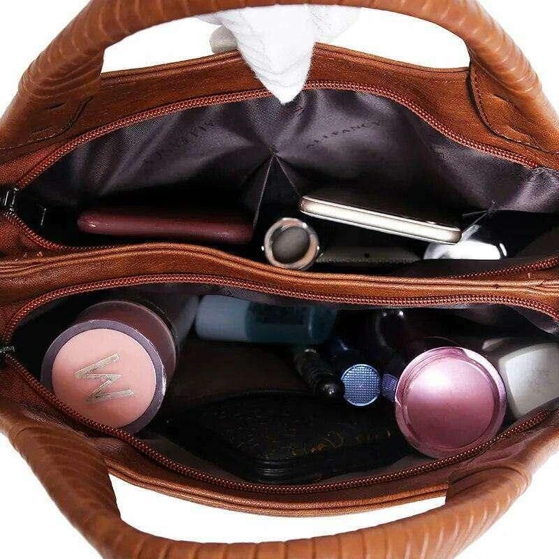 A feminine shoulder bag with a classic and durable design