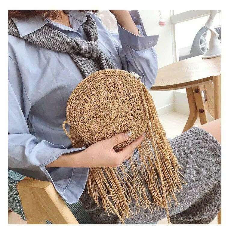 תיק מקרמה עגול עם פרנזים