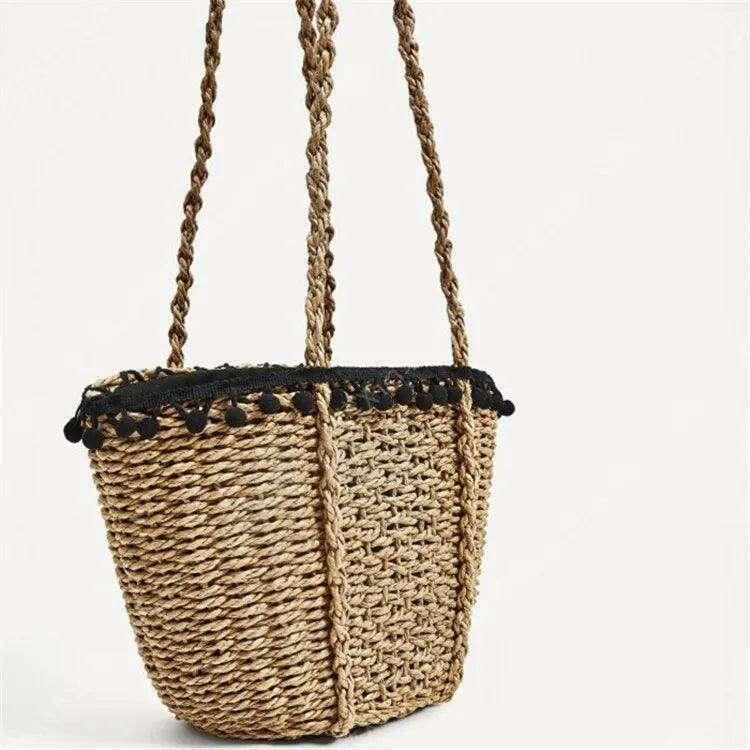 תיק קש מעוצב עם עיטור פונפונים לנשים