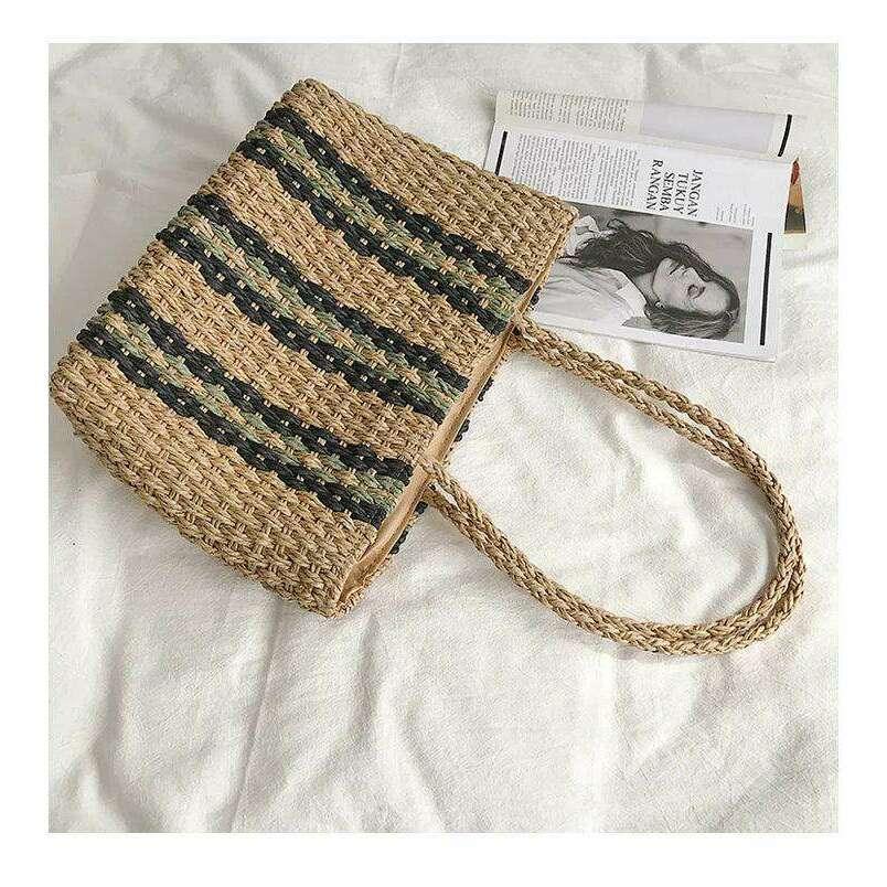 תיק קש מעוצב עם פסים צבעוניים