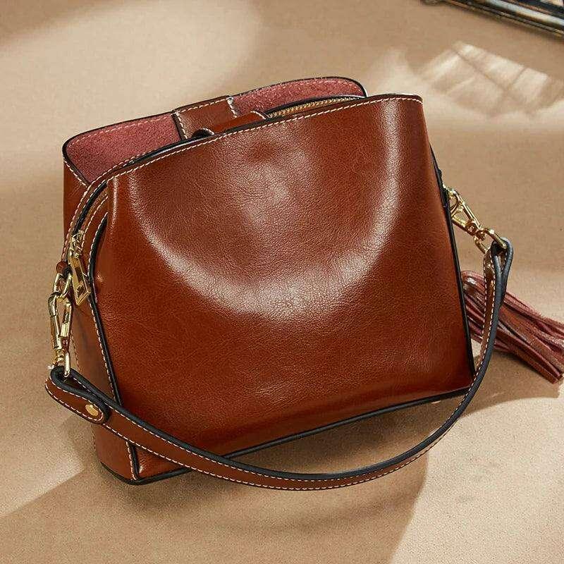 Women's classic leather shoulder bag
