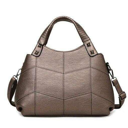 A feminine shoulder bag with a classic and durable design