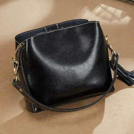 Women's classic leather shoulder bag