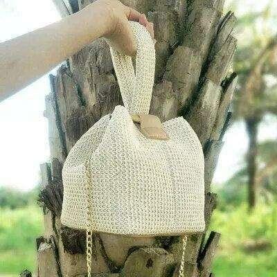 תיקי יד קש בעיצוב מודרני לנשים