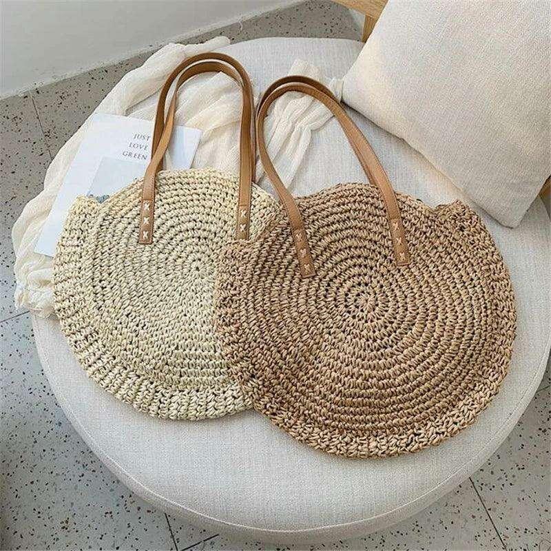 Round straw bag for women – perfect summer style