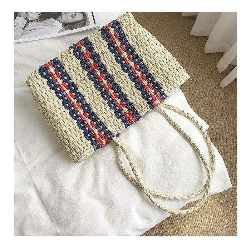 תיק קש מעוצב עם פסים צבעוניים