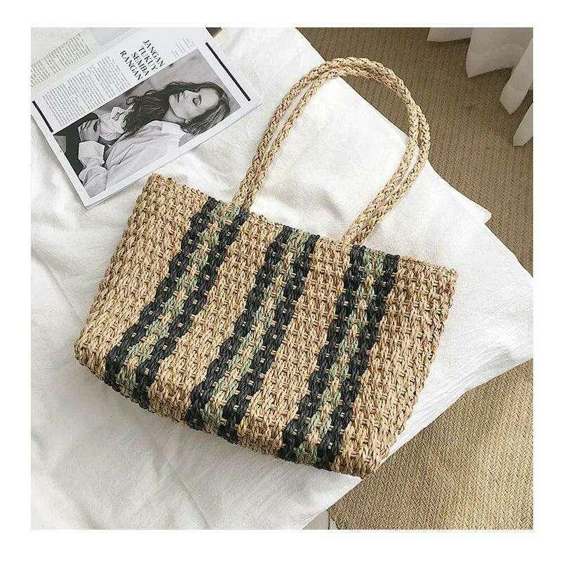 תיק קש מעוצב עם פסים צבעוניים