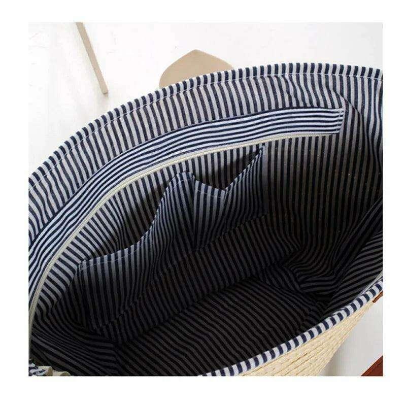 תיק קש גדול בעיצוב קלאסי