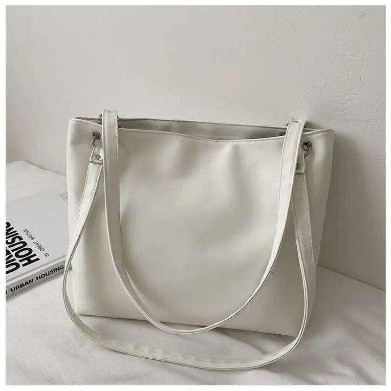A women's side bag with a luxurious and modern design