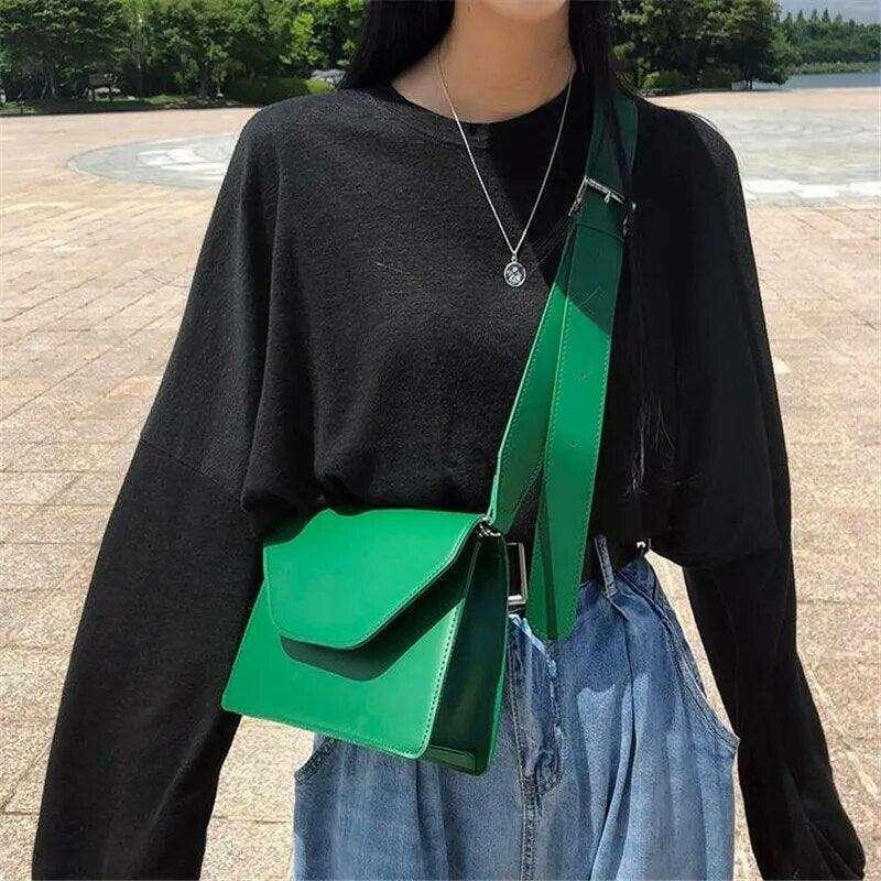 Women's crossbody bag with adjustable strap - minimalist and modern design