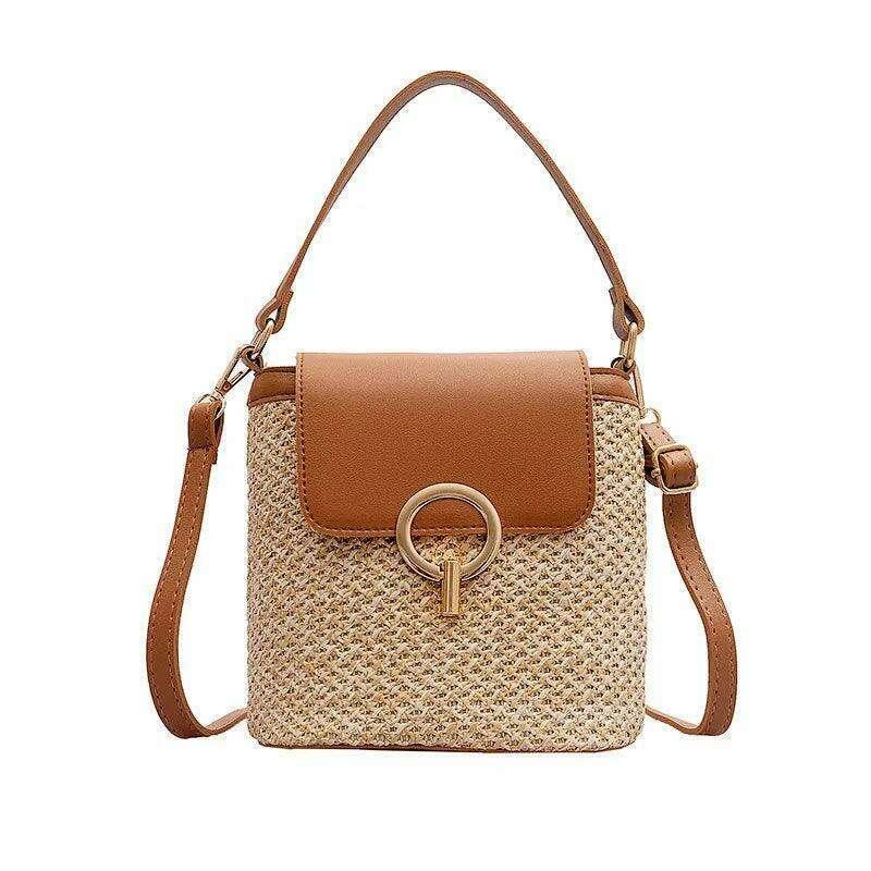 תיק קש עם מכסה עור ורצועת כתף מתכווננת