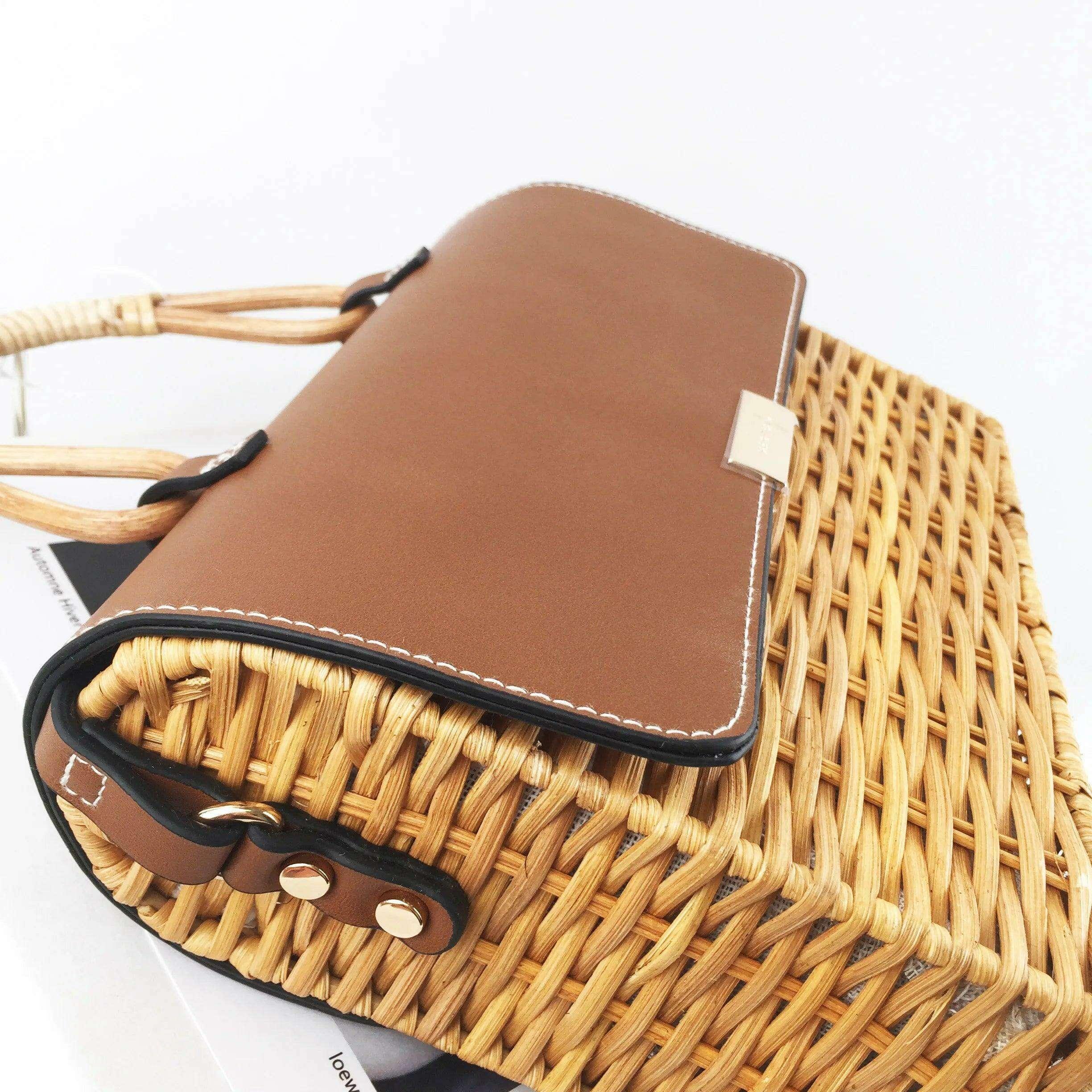 תיק קש עם מכסה עור סינטטי