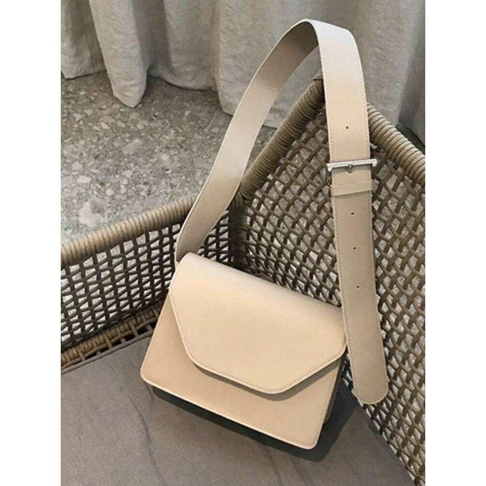 Women's crossbody bag with adjustable strap - minimalist and modern design