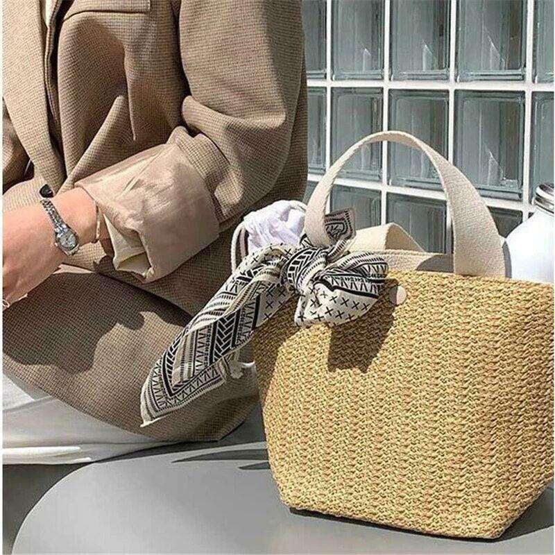 Women's straw handbag