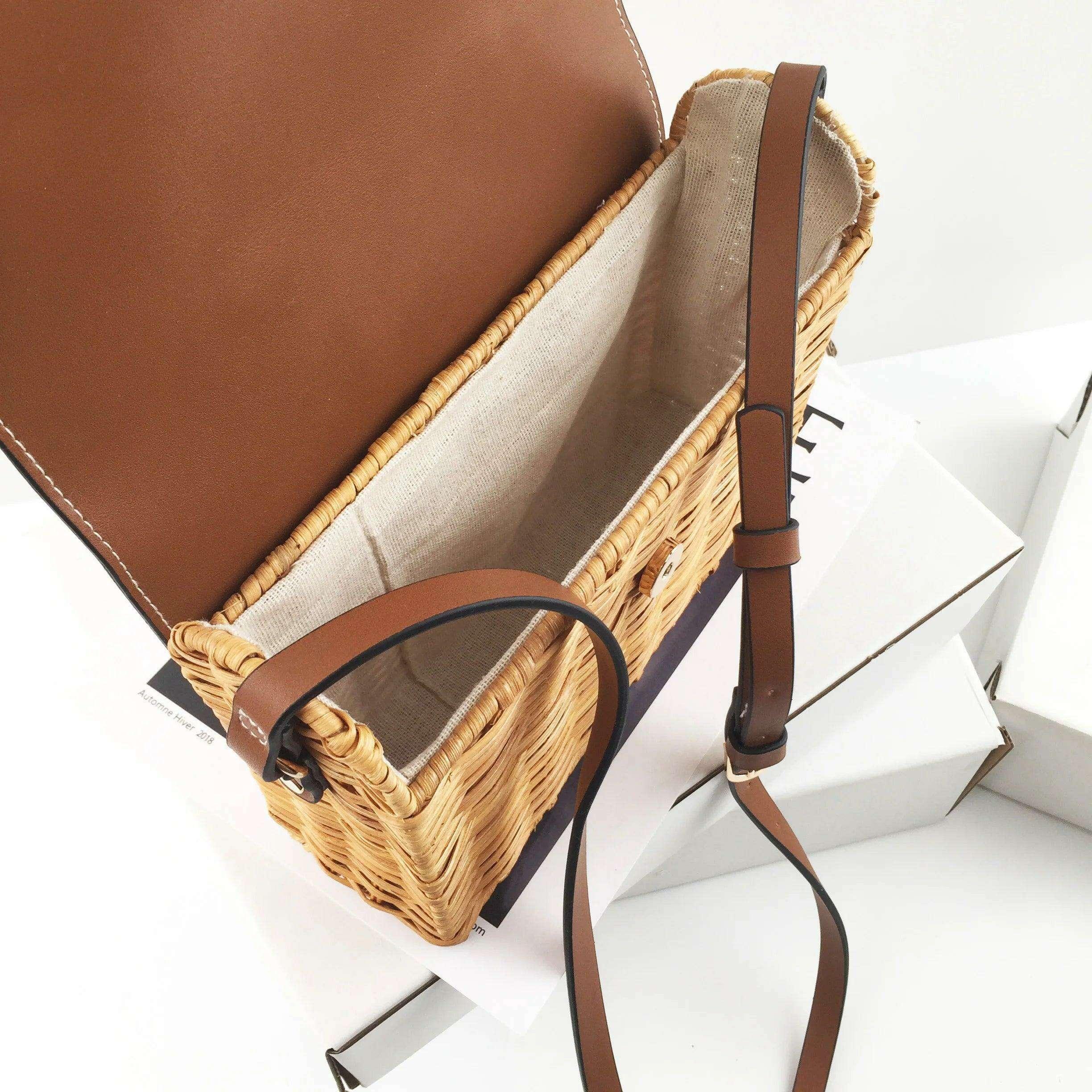 תיק קש עם מכסה עור סינטטי