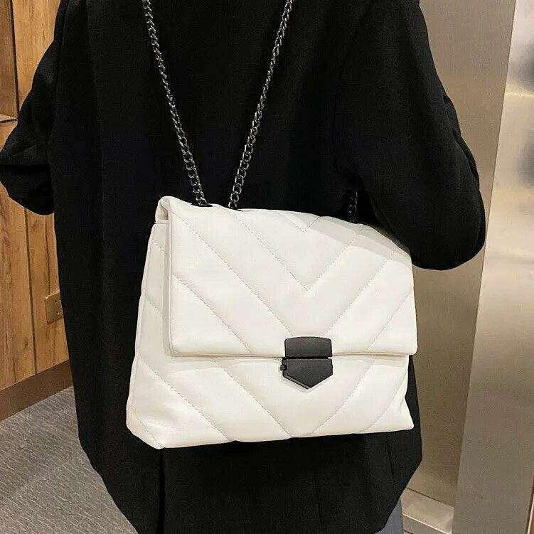 A designer shoulder bag for women – a combination of fashion and comfort