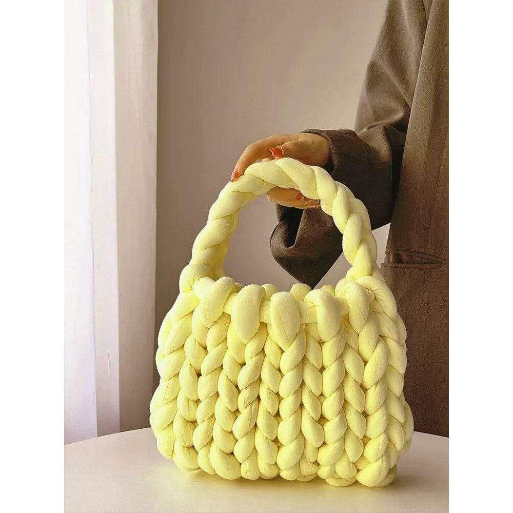 Coarse knitted shoulder bag