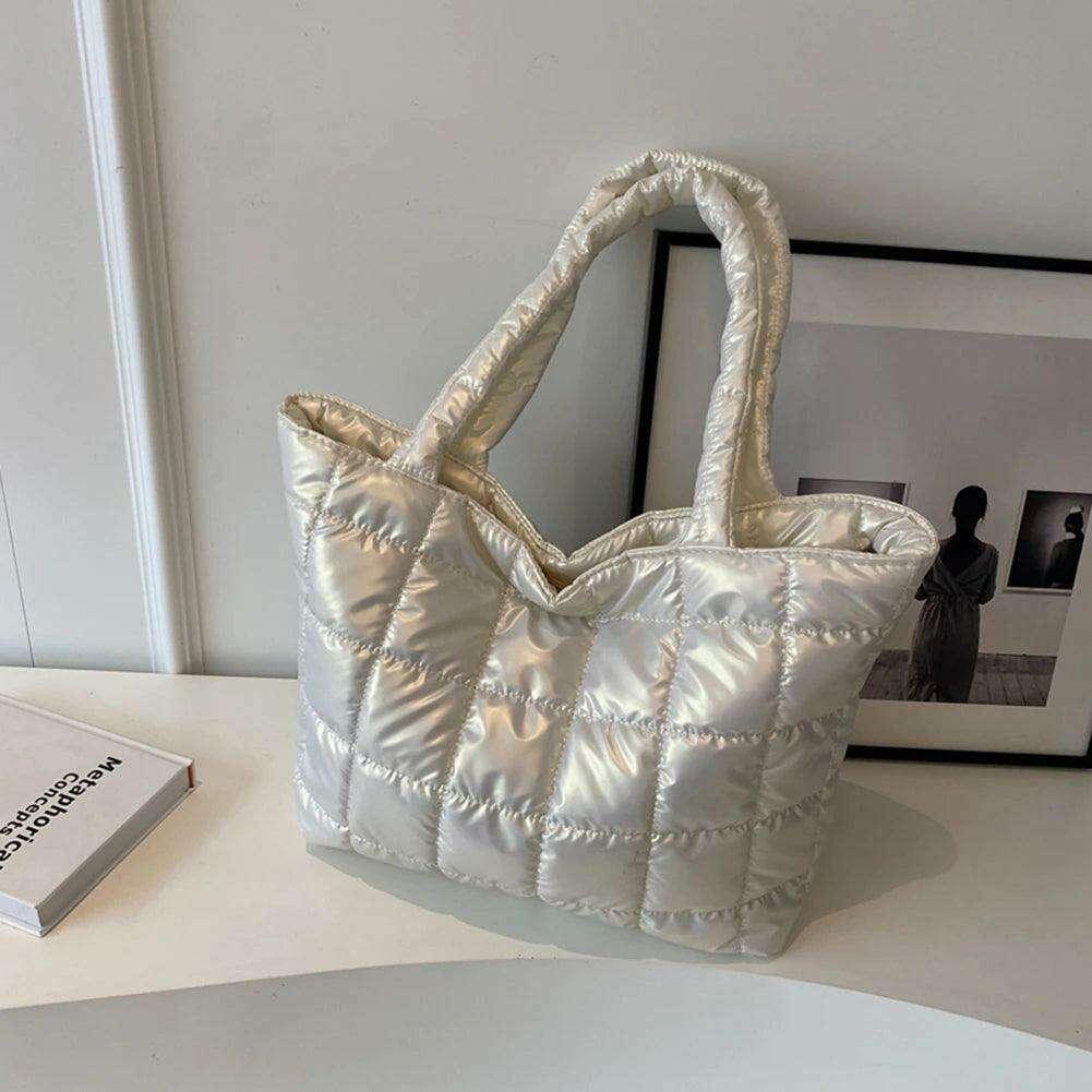 Luxurious padded shoulder bag – style and comfort for every day