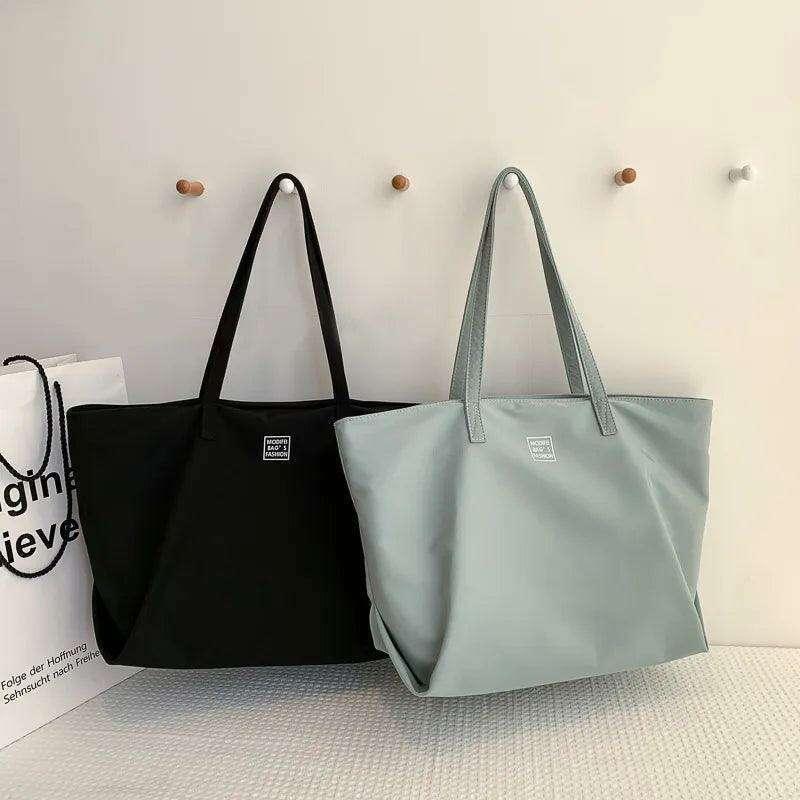 Women's tote bags in a variety of colors